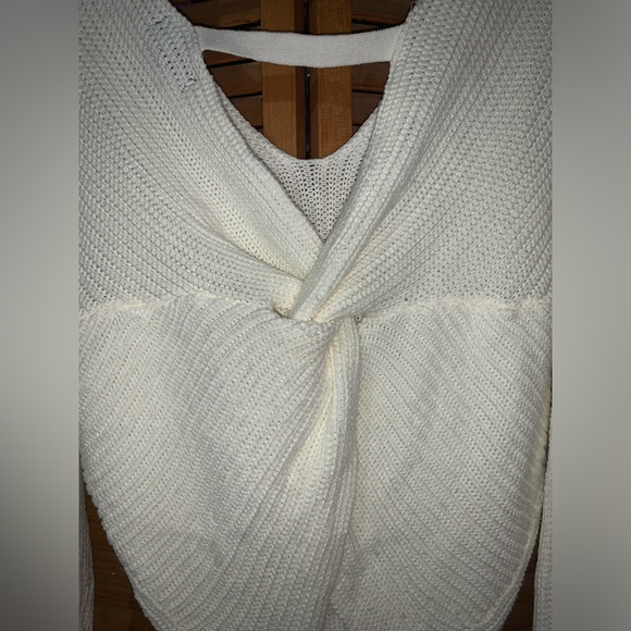 Knot back sweater. - Picture 4 of 4